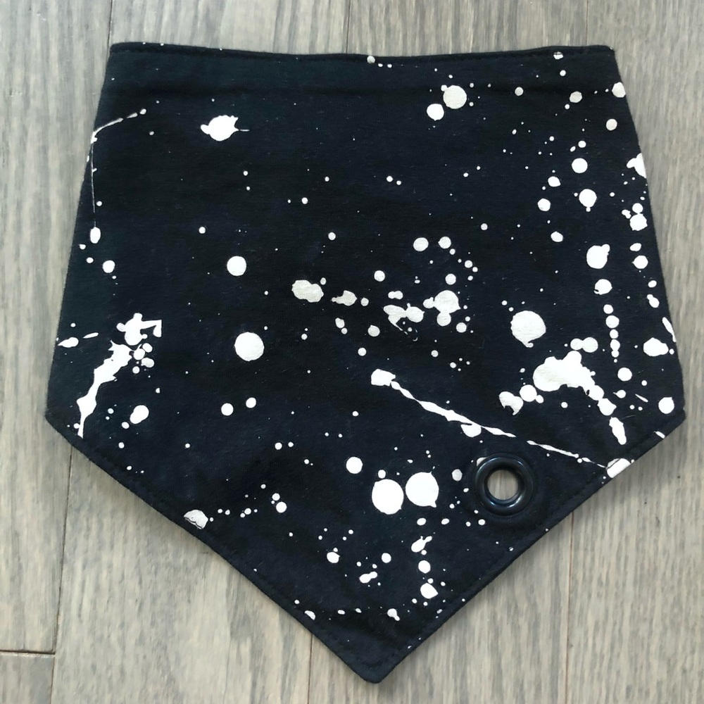3/$15 🖤 Electrik Kidz baby black and white splatter bandana bib | size OS 🖤